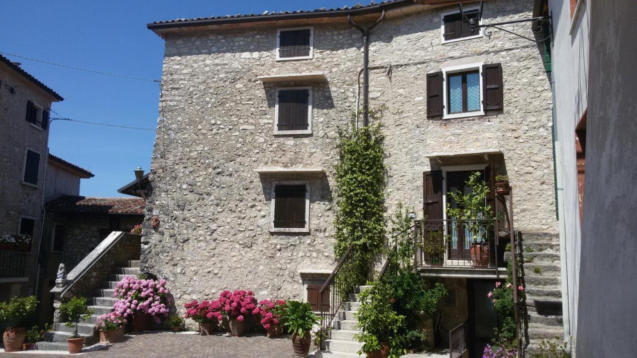 Beb Da Paolo Con Vista Lago San Zeno di Montagna Eksteriør billede