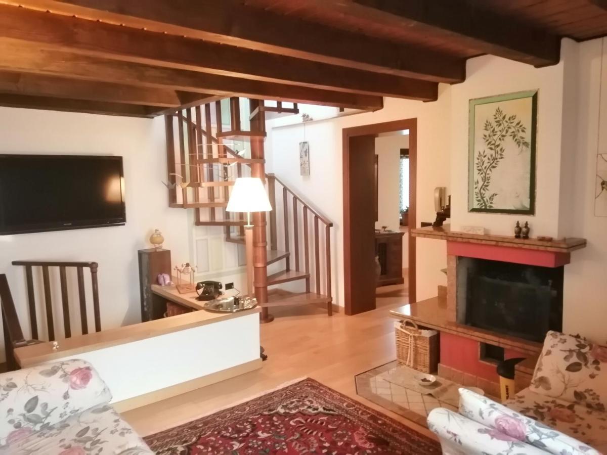 Beb Da Paolo Con Vista Lago San Zeno di Montagna Eksteriør billede