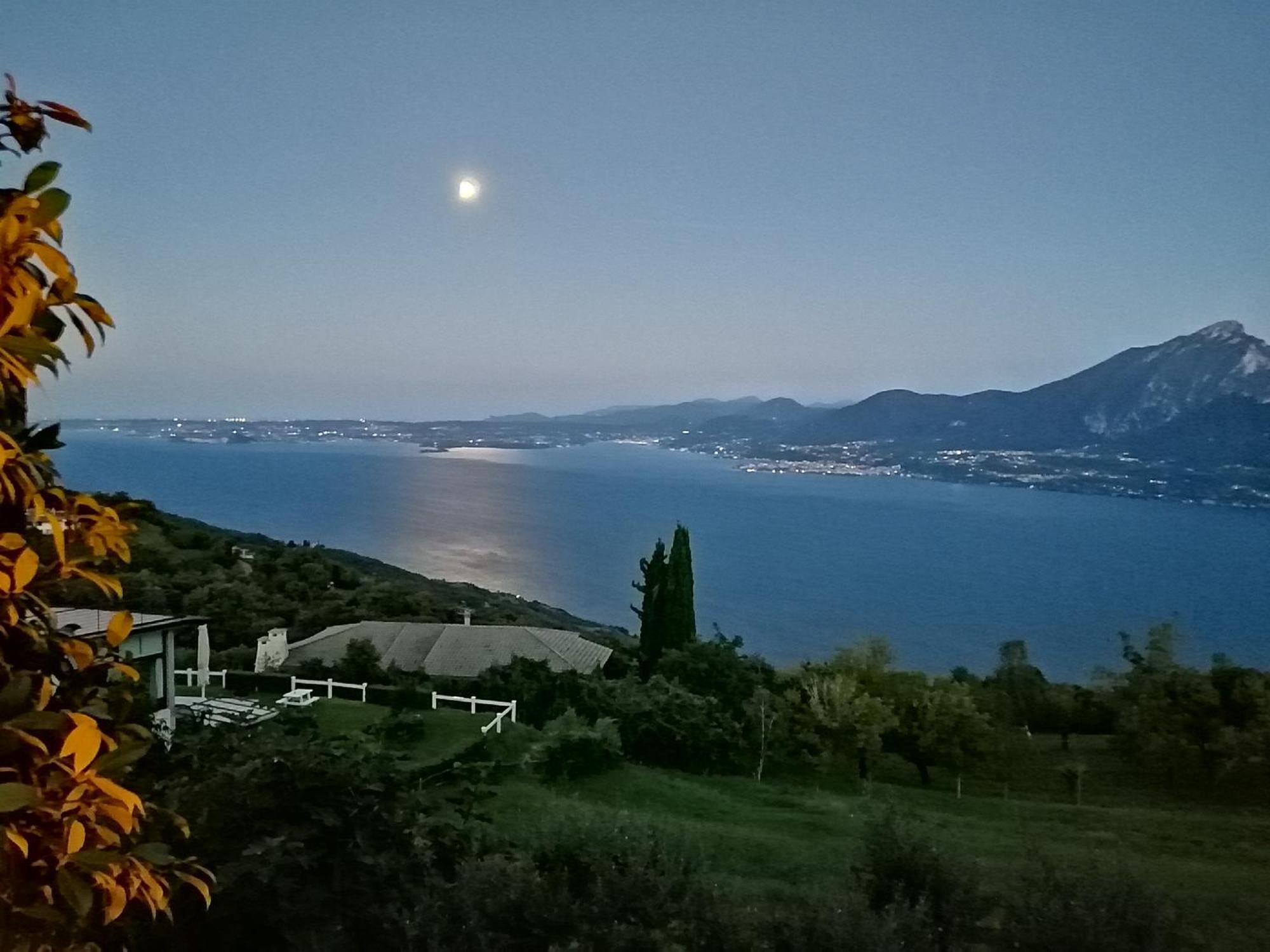 Beb Da Paolo Con Vista Lago San Zeno di Montagna Eksteriør billede