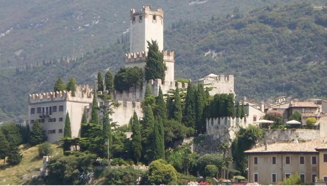 Beb Da Paolo Con Vista Lago San Zeno di Montagna Eksteriør billede