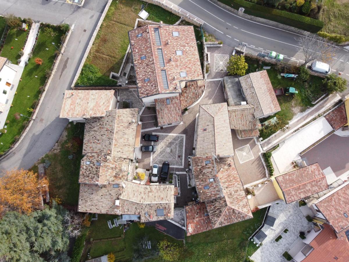 Beb Da Paolo Con Vista Lago San Zeno di Montagna Eksteriør billede