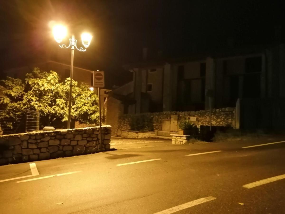 Beb Da Paolo Con Vista Lago San Zeno di Montagna Eksteriør billede